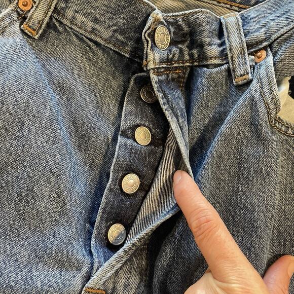 Levi’s 501 Jeans Mens 34x32 Blue Denim Pants Dark Wash Workwear Faded Button Fly - Picture 13 of 13